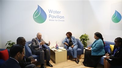  وزير الري يلتقى وزيرة المياه والصرف الصحي الكينية لبحث التعاون بين البلدين