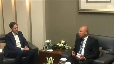 قمة المناخ.. تفاصيل لقاء وزير النقل والرئيس التنفيذي لـ 