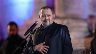 جورج وسوف يصل مطار القاهرة استعدادًا لحفله في جولدن چويل بالإسكندرية