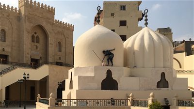 شاهد 3 قباب أثرية في منطقة الخليفة أثناء الترميم وقبل الافتتاح 