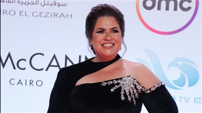 بفستان أسود.. إنجي وجدان تبهر جمهورها بمهرجان القاهرة السينمائي 