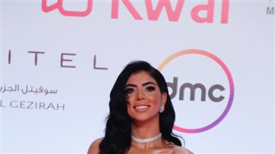 بإطلالة سوداء.. كارولين عزمي تخطف الأنظار من مهرجان القاهرة السينمائي