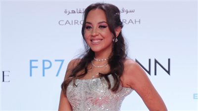 مريم الخشت تتميز بالبساطة في افتتاح مهرجان القاهرة السينمائي الدولي