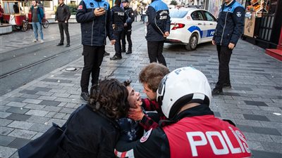 كاتب تركي يكشف أسباب تفجير ميدان تقسيم والحصيلة النهائية للقتلى (فيديو)