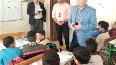 وكيل تعليم القليوبية يشدد على منع الباعة الجائلين أمام بوابات المدارس 