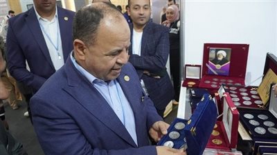 وزير المالية يتفقد معرض سك العملة بالمنطقة الخضراء بشرم الشيخ