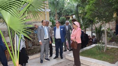 رئيس جامعة حلوان يوجه بتوظيف أعمال الطلاب في تجميل المنشآت