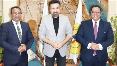 الفنان القدير طارق الدسوقى يحاور الطلاب عن دور الفن كأحد القوى الناعمة فى مواجهة الأفكار غير السوية ضمن فوج القادة الجدد