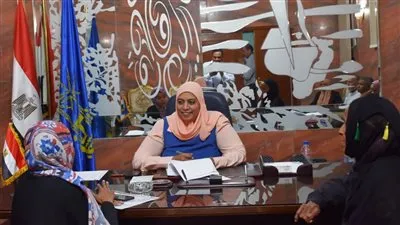 نائبة محافظ أسوان تستمع لشكاوي ومطالب 32 مواطنًا في اللقاء الأسبوعي (صور)