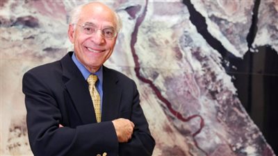 فاروق الباز محذرًا من التغيرات المناخية: أماكن الأمطار قد تتغير 