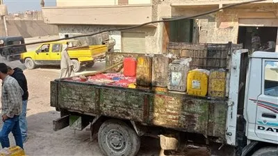 ضبط 2 طن زيوت مستخدمه بحوزة سيارة قبل إعادة تكريرها وبيعها في الجيزة