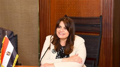 وزارة الهجرة تجيب عن 4 أسئلة مهمة بشأن استيراد سيارات المصريين بالخارج