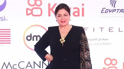 بإطلالة كلاسيكية سوداء.. إلهام شاهين تتألق في أحدث ظهور لها