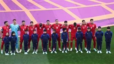لماذا رفض لاعبو المنتخب الإيراني ترديد النشيد الوطني في كأس العالم؟