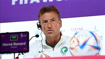 رينارد يسخر من ميسي بعد فوز السعودية على الأرجنتين (صورة)