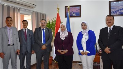 محافظة أسوان تبحث مع وفد 