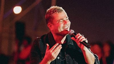 عمرو دياب يشعل ليالي المونديال بحفل أسطوري في 