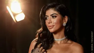 كارولين عزمي تتألق في أحدث إطلالة لها (صور)