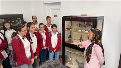 طلاب مدرسة الراهبات الفرنسيسكانيات في زيارة لمعامل علوم الإسكندرية (صور)