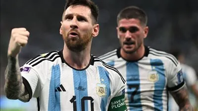 عاجل.. ميسي يكتب التاريخ في كأس العالم ويعادل رقم مارادونا بعد هدفه أمام المكسيك