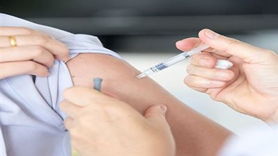 هل يجرم القانون إعطاء الحقن في الصيدليات؟.. نقيب صيادلة القاهرة يوضح