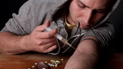 هل يوجد ارتباط بين مخدر الحشيش وزيادة القدرة الجنسية؟.. مدير مكافحة الإدمان يوضح 