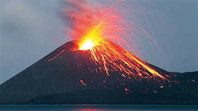 أستاذ جيولوجيا يُحذر: دولتان عربيتان عرضة للبراكين بعد زلزال تركيا (فيديو)