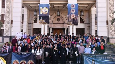 البابا تواضروس الثاني يلتقي العاملين في برامج أسقفية الخدمات بالمقر الباباوي