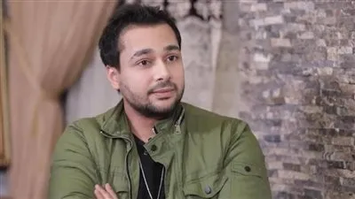 بعد تغريمه آلاف الجنيهات.. محمود المهدي يستغيث بـ أشرف زكي بعرض أعماله الفنية لمنع الضرر