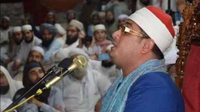 القارئ محمود الشحات: أستحضر والدي في قراءة القرآن وأعطي القراءة وقارها