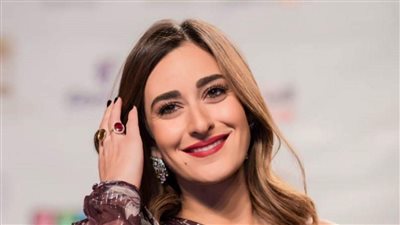 بالإسود.. أمينة خليل تخطف الأنظار في أحدث ظهور لها 