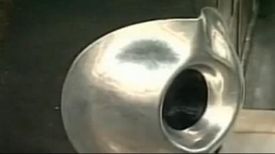 أصل الحجر الأسود وفضله وحكم التبرك به