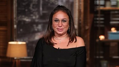 إنجي علي تطلب من متابعيها الدعاء للمخرج سمير سيف