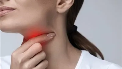 التهاب الحنجرة.. تعرف على أعراضها وطرق علاجها