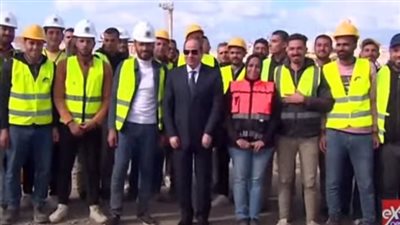 عاجل.. السيسي يلتقي عددا من العاملين بالمشروعات القومية