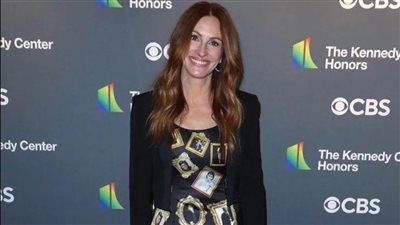 فكرة لا تموت.. جوليا روبرتس تقلد إطلالة هند عاكف في افتتاح مهرجان القاهرة السينمائي 