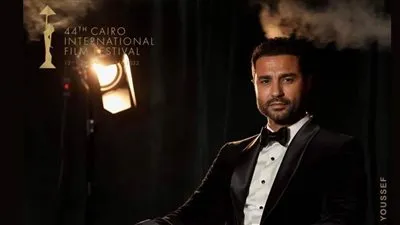 شاهد.. كريم فهمي يحتفل بعيد ميلاده بأداء مناسك العمره