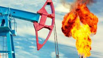 أسعار النفط العالمية تتراجع وتسجل أدنى مستوى لها