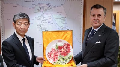 مباحثات هامة بين وزير السياحة والآثار والسفير الصيني بالقاهرة 