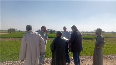 لتسريع العمل.. لجان تقنين أراضي الدولة تعاين طلبات أهالي أبومناع بقنا