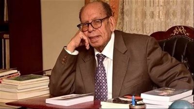 بعد مسيرة علمية حافلة بالعطاء والإنجاز.. وفاة الناقد والمفكر صلاح فضل 