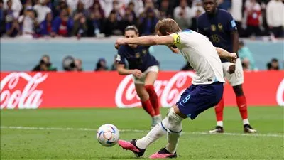 حارس فرنسا يساند هاري كين بعد ضياع ركلة الجزاء الحاسمة 