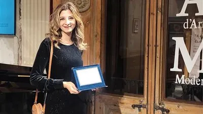 فنانة تشكيلية بجامعة الإسكندرية تفوز بثلاث جوائز دولية في عام واحد 