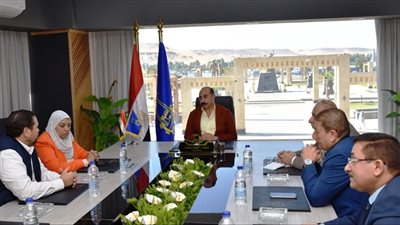 محافظ أسوان: الاتفاق على إقامة معرض دائم صديق للبيئة لاستضافة الفعاليات