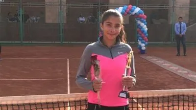 همس محمد متولي بطلة فى سماء التنس بنادي سموحة