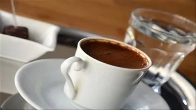 المناخ والتضخم.. يهددان قهوة الصباح