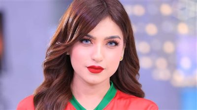 ياسمين عز ترد على شائعة إيقاف برنامجها