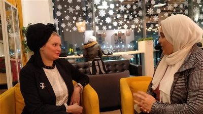 ضحايا بلوجر شهيرة يكشفون لـ 