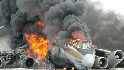 شاهد.. لحظة تحطم مقاتلة أمريكية أثناء هبوطها بمطار عسكري في تكساس