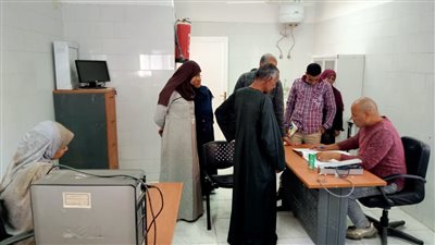 إحالة 8 أطباء وعمال للتحقيق لتغيبهم عن العمل في أبومناع غرب بدشنا